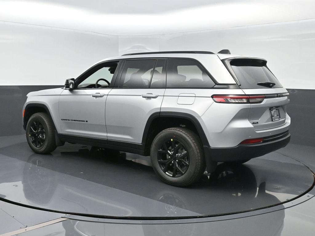 new 2025 Jeep Grand Cherokee car, priced at $41,405