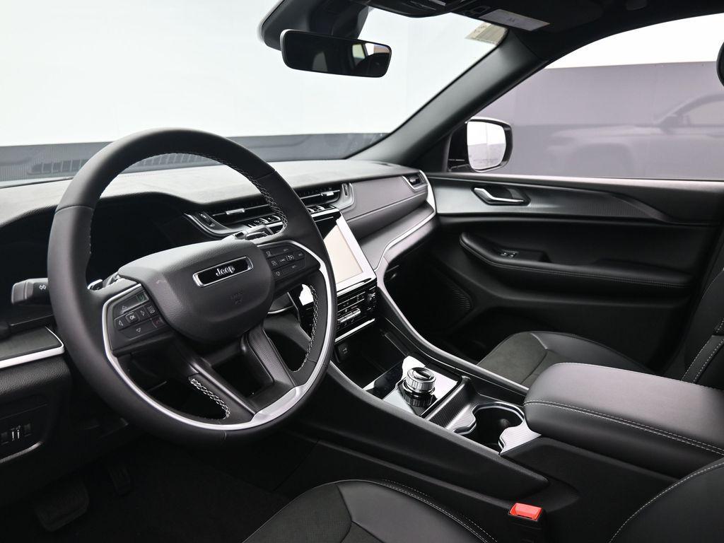 new 2025 Jeep Grand Cherokee car, priced at $41,405