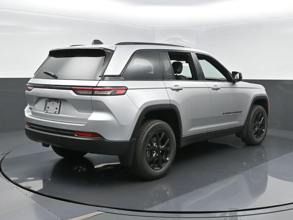new 2025 Jeep Grand Cherokee car, priced at $41,405