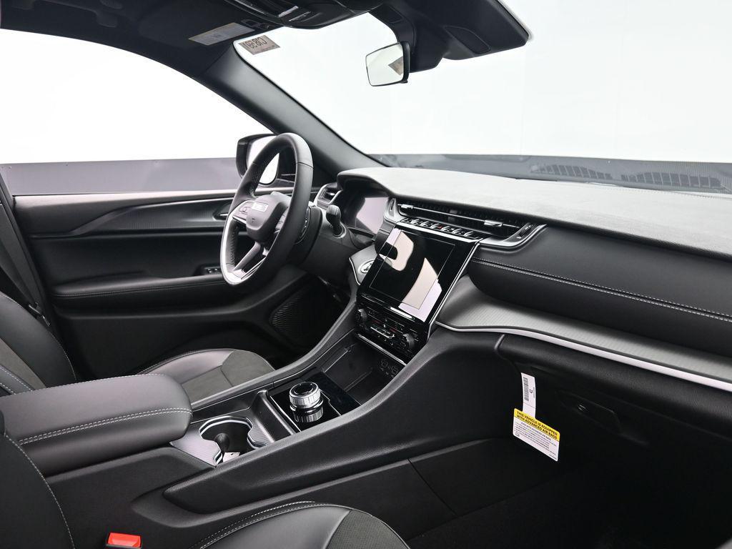 new 2025 Jeep Grand Cherokee car, priced at $41,405