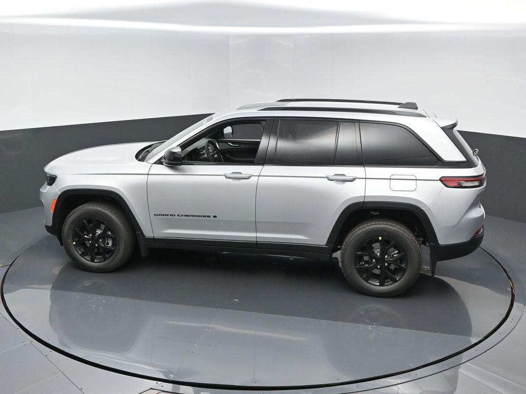 new 2025 Jeep Grand Cherokee car, priced at $41,405