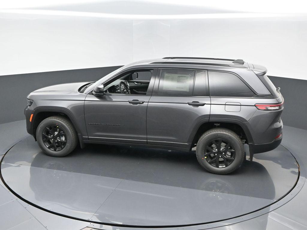 new 2025 Jeep Grand Cherokee car, priced at $44,255