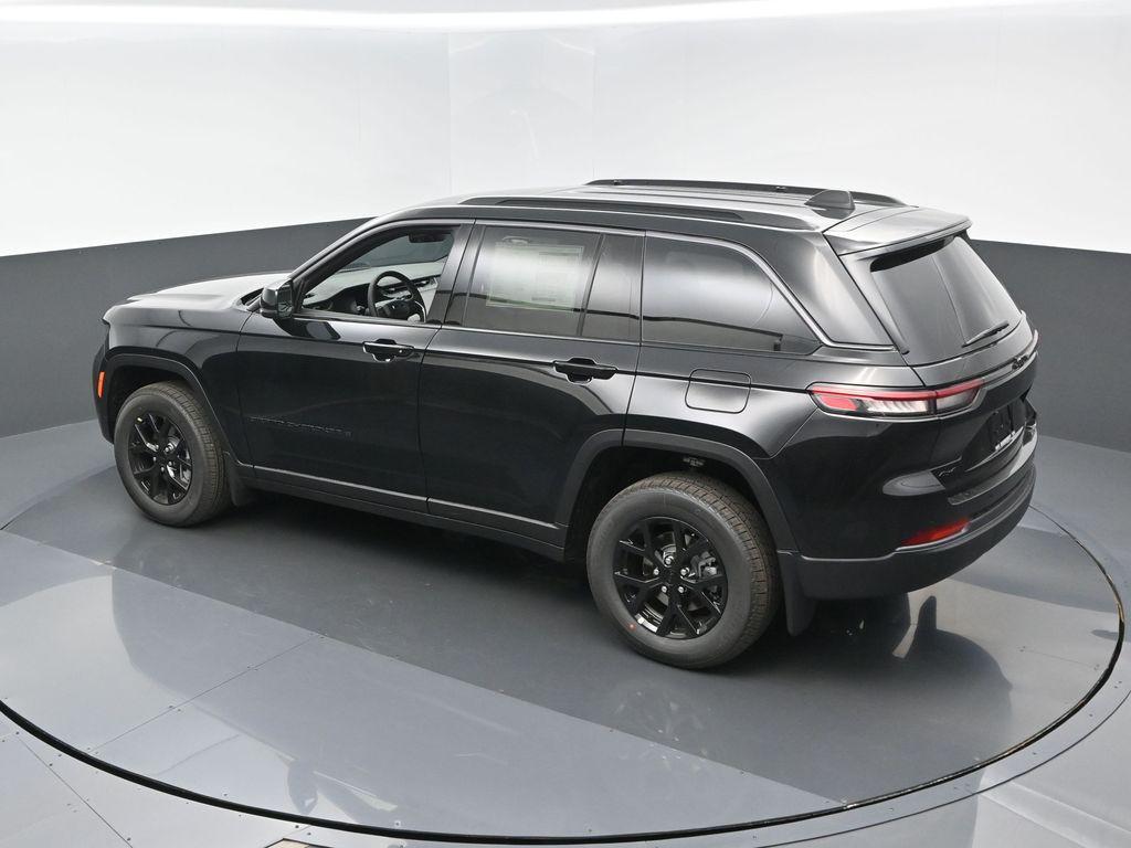 new 2026 Jeep Grand Cherokee car, priced at $45,145
