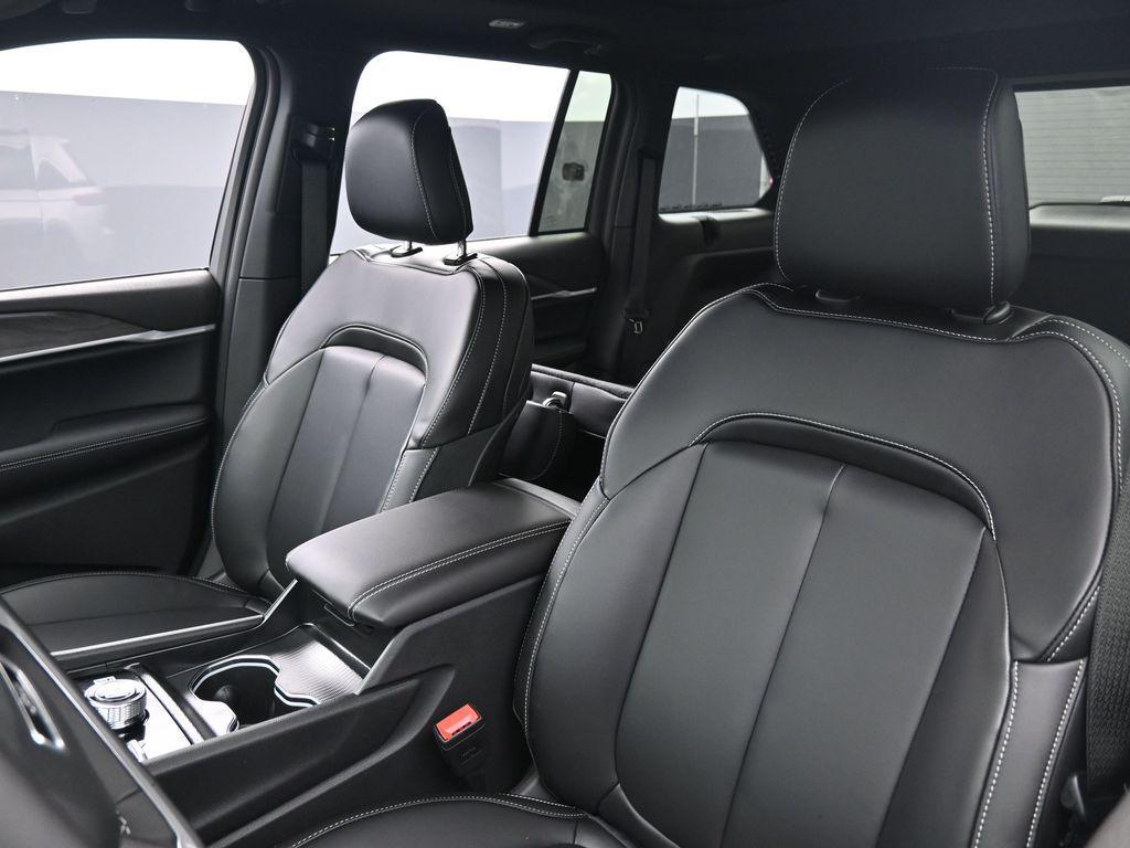 new 2025 Jeep Grand Cherokee car, priced at $44,685