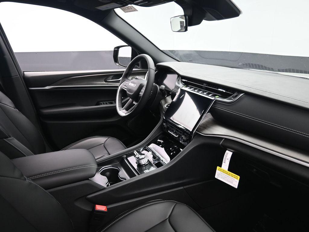 new 2025 Jeep Grand Cherokee car, priced at $44,685