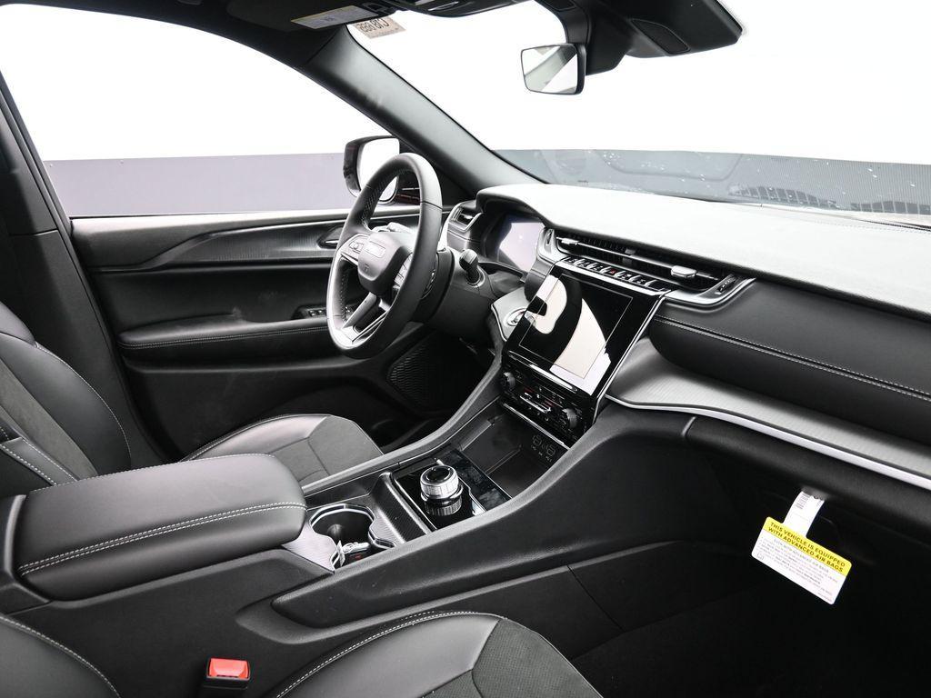 new 2025 Jeep Grand Cherokee car, priced at $42,005