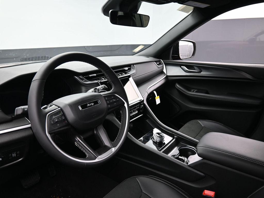 new 2025 Jeep Grand Cherokee car, priced at $42,005