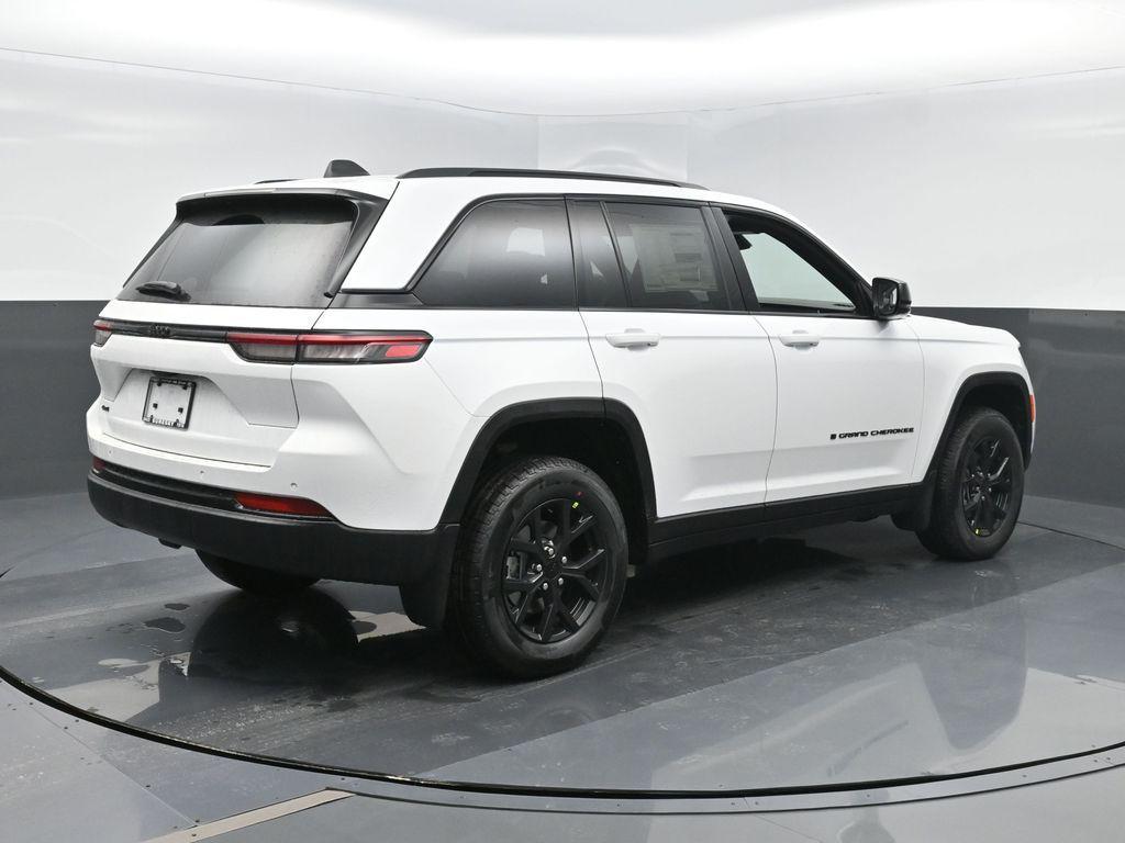 new 2025 Jeep Grand Cherokee car, priced at $42,005