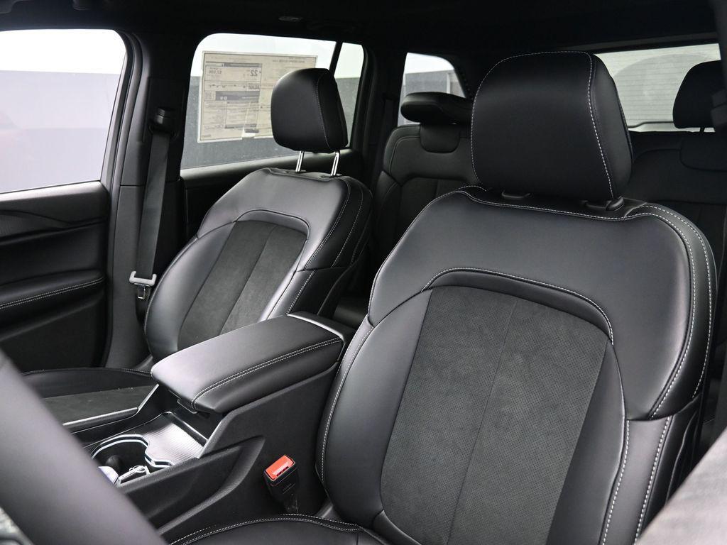 new 2025 Jeep Grand Cherokee car, priced at $42,005