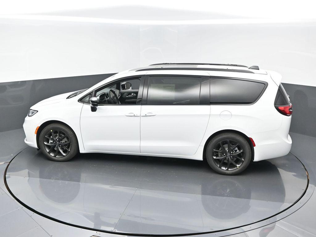 new 2026 Chrysler Pacifica car, priced at $50,315