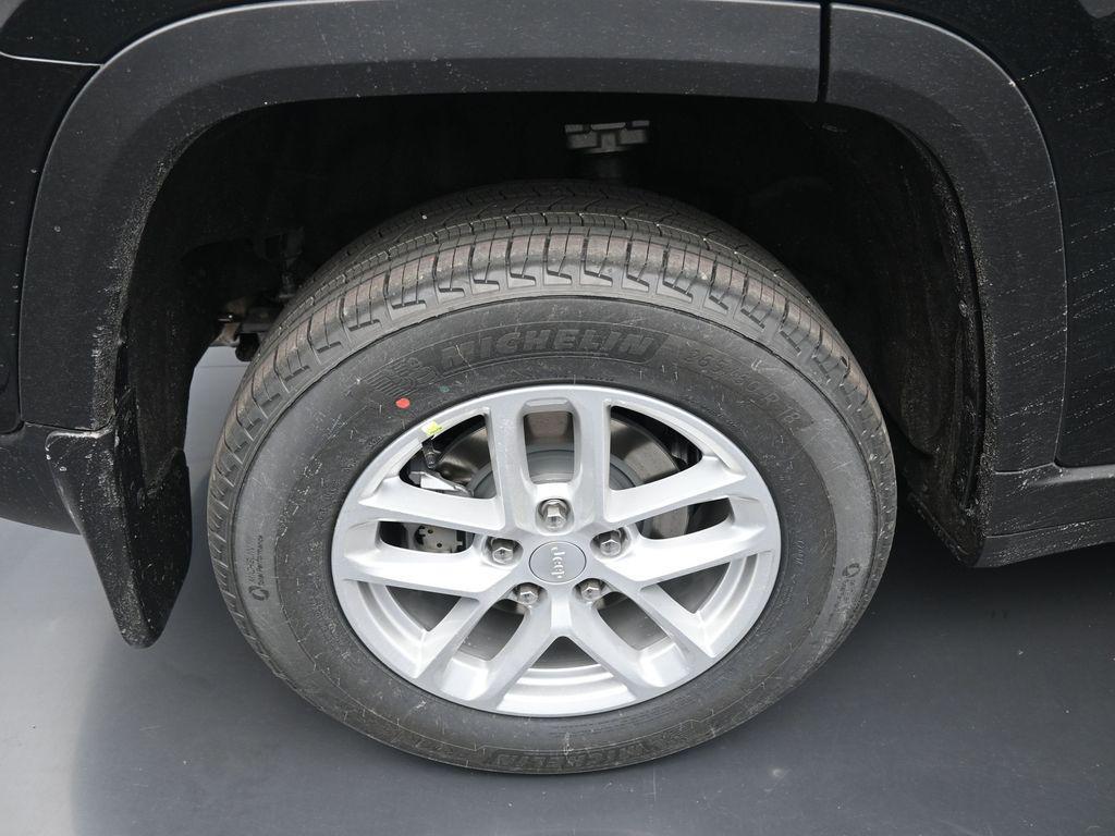 new 2025 Jeep Grand Cherokee car, priced at $38,845