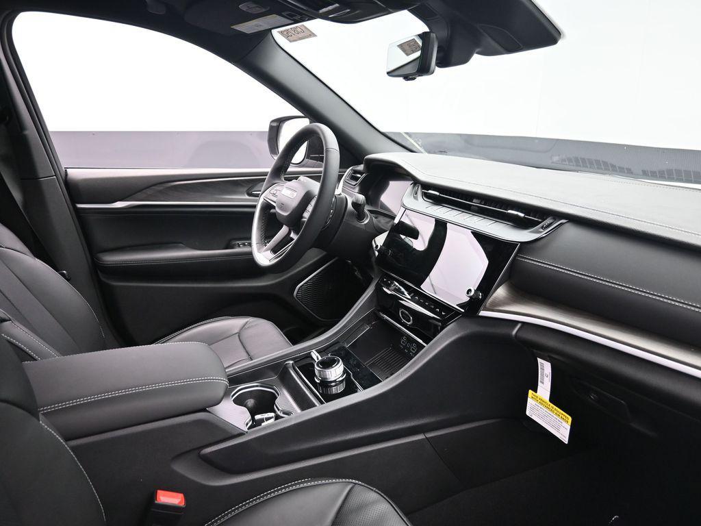 new 2026 Jeep Grand Cherokee car, priced at $53,930