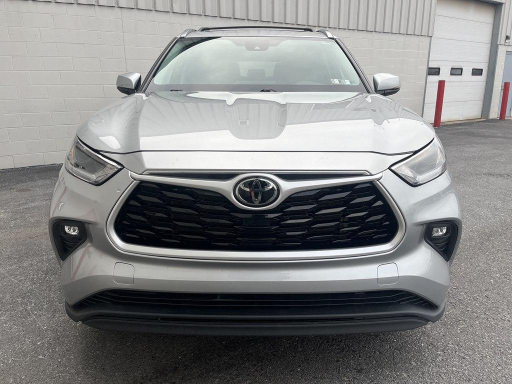 used 2021 Toyota Highlander car, priced at $31,696