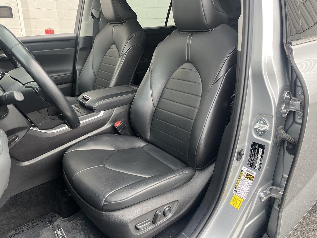 used 2021 Toyota Highlander car, priced at $31,696