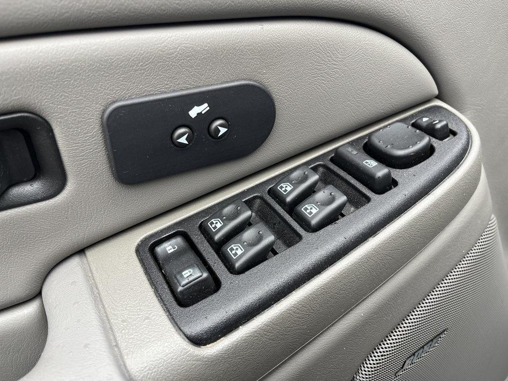 used 2006 Chevrolet Suburban car, priced at $12,995