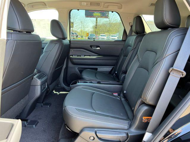 new 2026 Nissan Pathfinder car, priced at $44,008