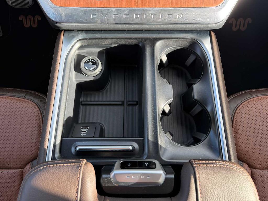 new 2026 Ford Expedition car, priced at $85,989