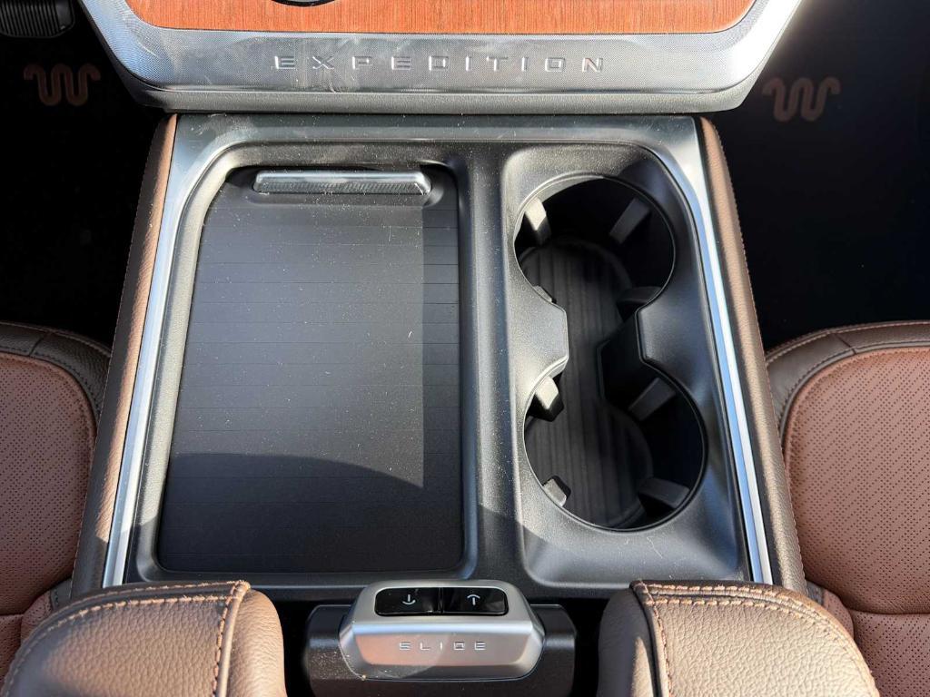 new 2026 Ford Expedition car, priced at $85,989