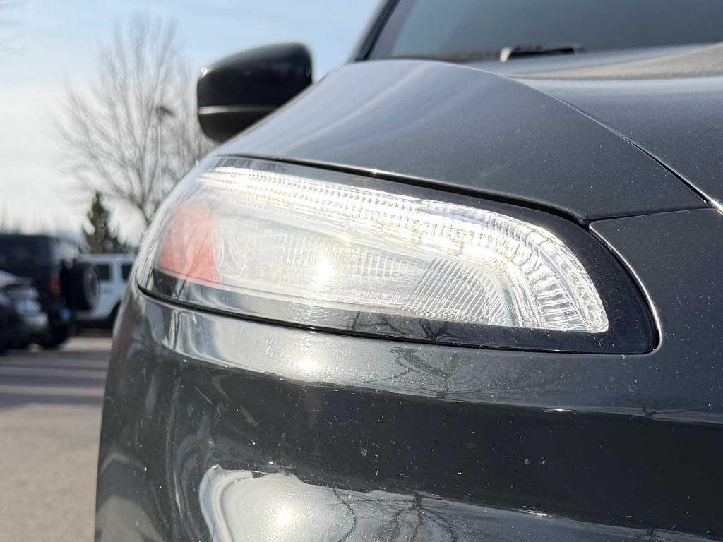 used 2018 Jeep Cherokee car, priced at $10,901