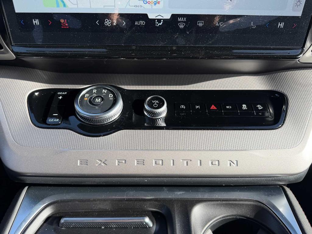 new 2025 Ford Expedition car, priced at $70,477