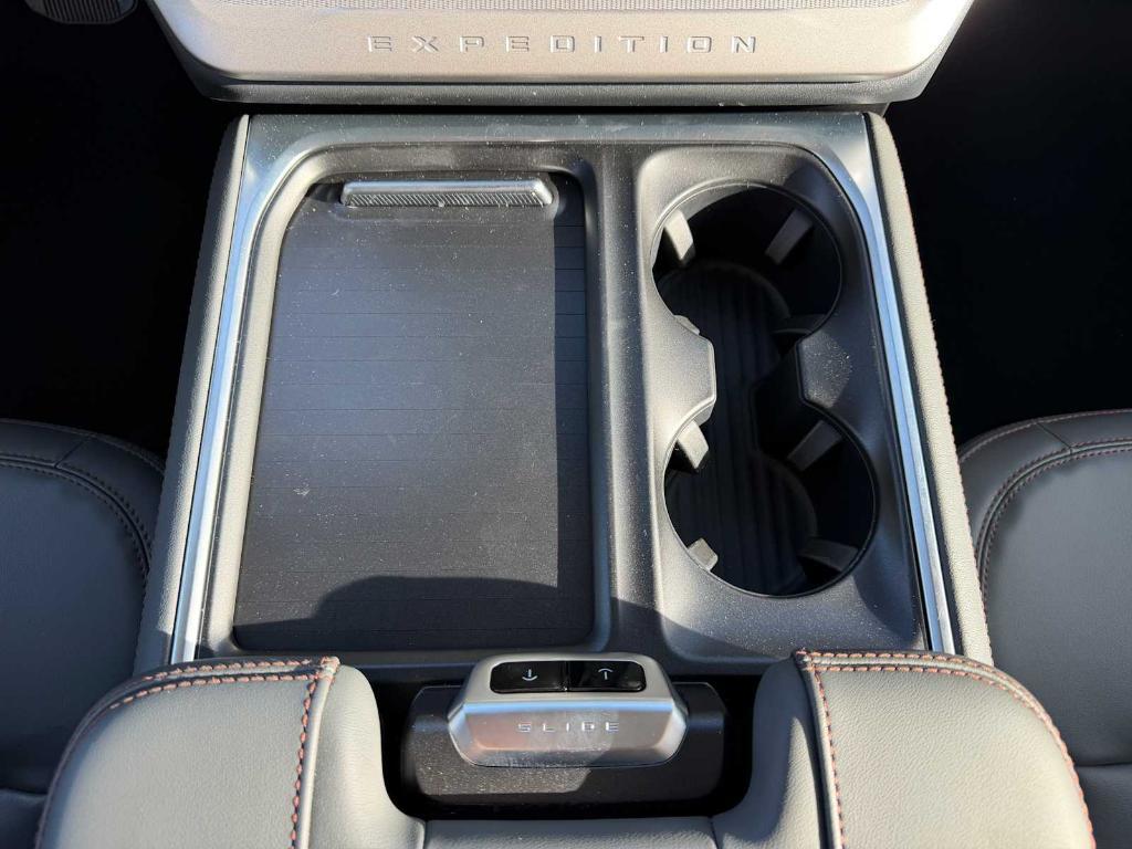 new 2025 Ford Expedition car, priced at $70,477