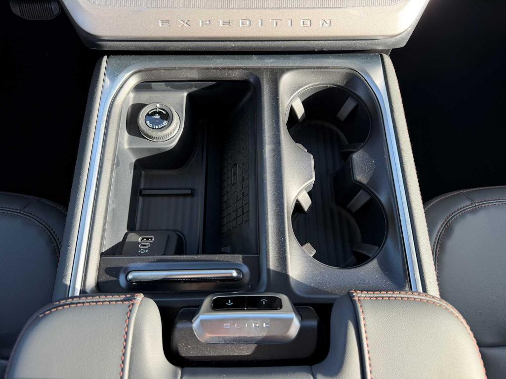 new 2025 Ford Expedition car, priced at $70,477