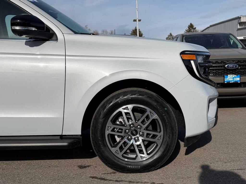 new 2025 Ford Expedition car, priced at $70,477