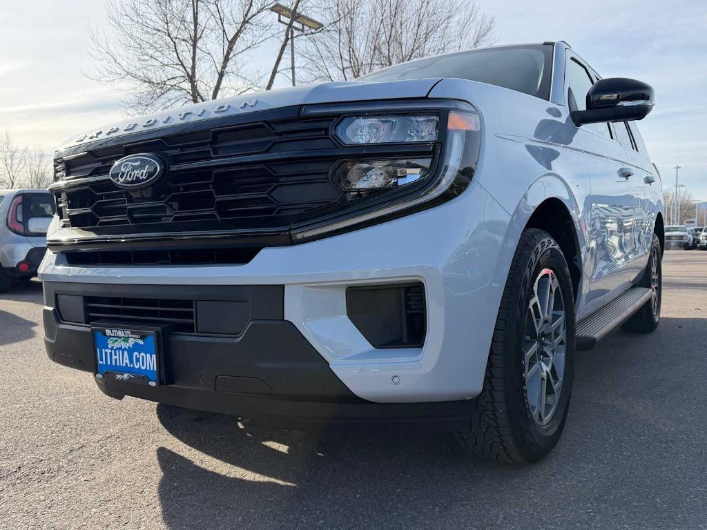 new 2025 Ford Expedition car, priced at $70,477