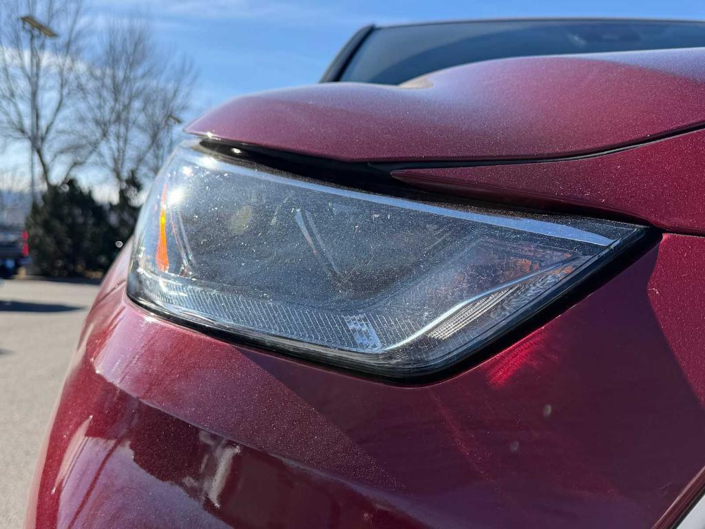 used 2022 Toyota Highlander Hybrid car, priced at $33,995