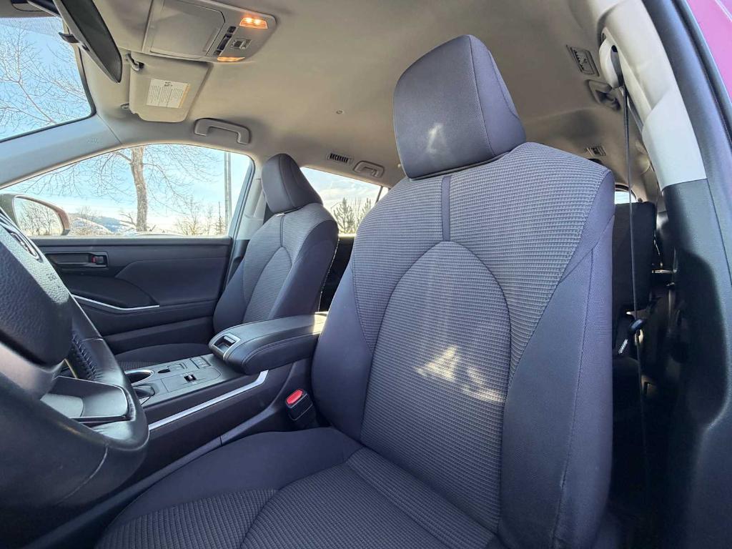 used 2022 Toyota Highlander Hybrid car, priced at $33,995