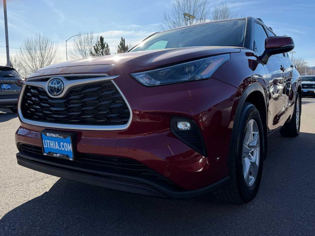 used 2022 Toyota Highlander Hybrid car, priced at $33,995