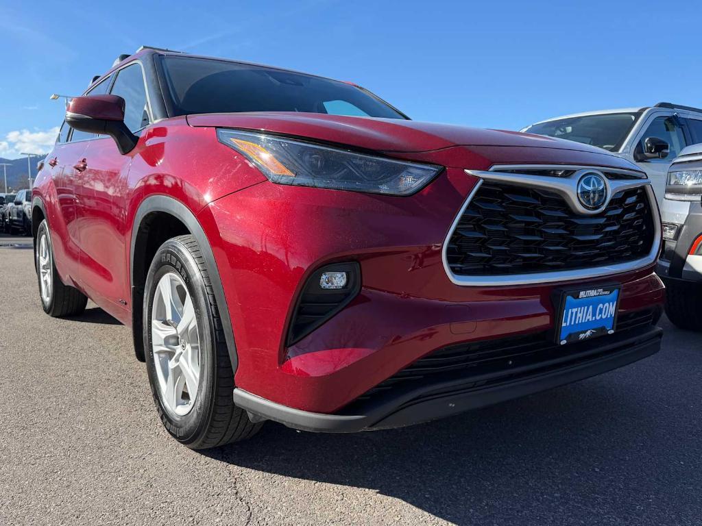 used 2022 Toyota Highlander Hybrid car, priced at $33,995