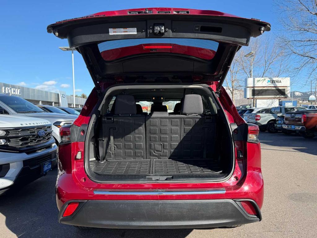 used 2022 Toyota Highlander Hybrid car, priced at $33,995