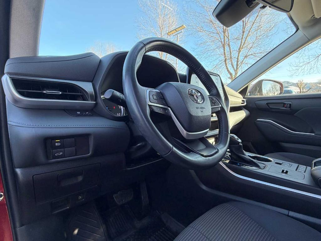 used 2022 Toyota Highlander Hybrid car, priced at $33,995