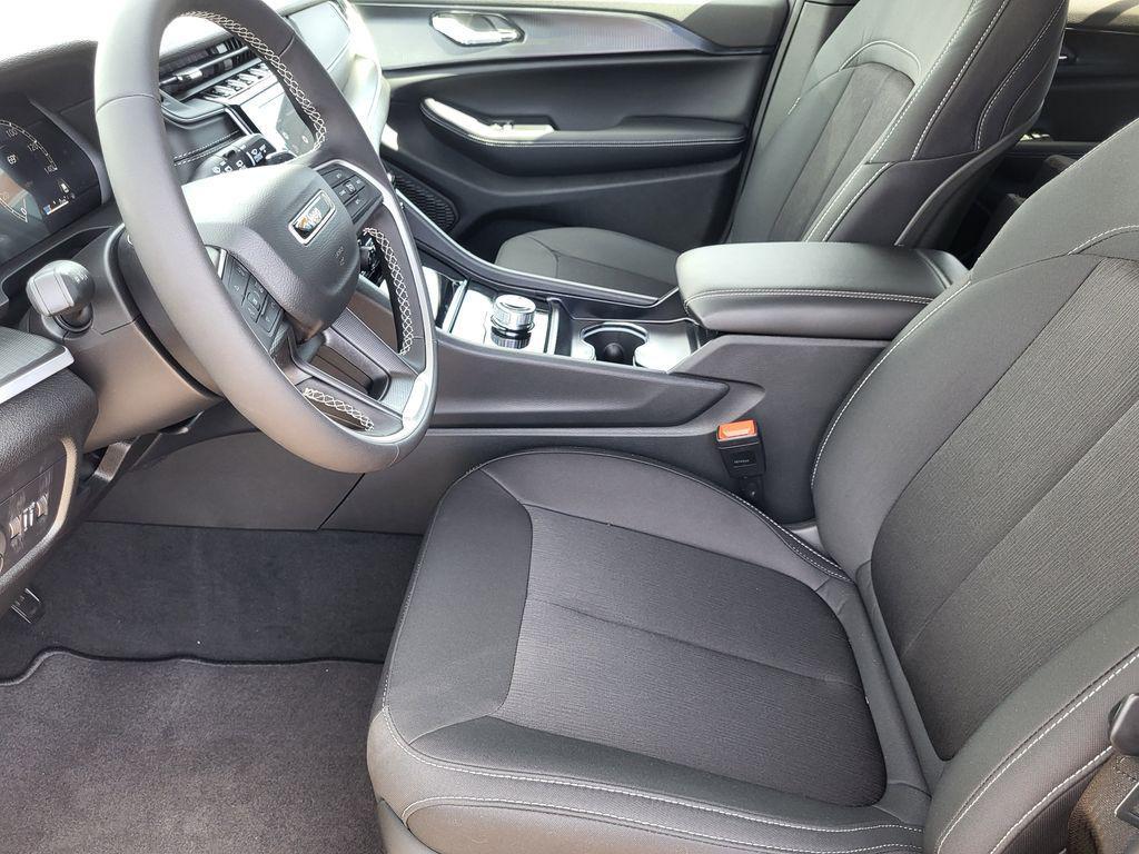 new 2026 Jeep Grand Cherokee car, priced at $43,000