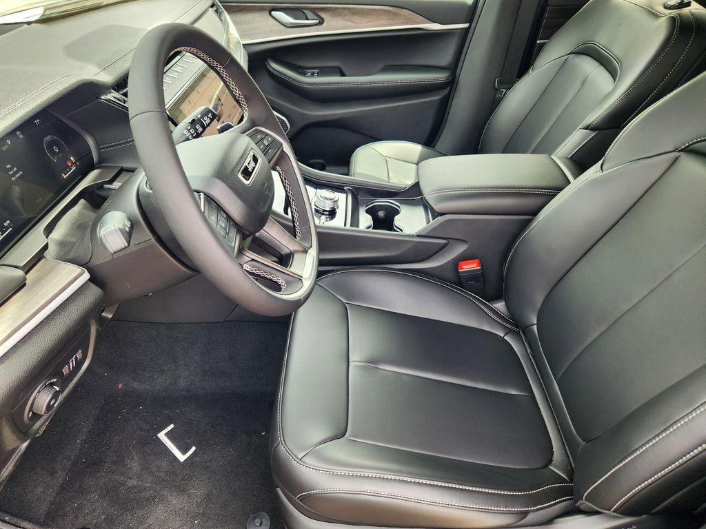 new 2026 Jeep Grand Cherokee car, priced at $47,704