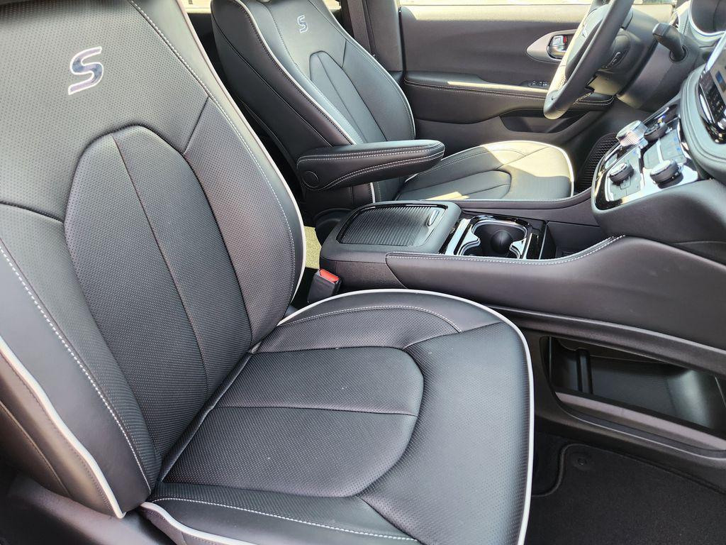 new 2026 Chrysler Pacifica car, priced at $53,539