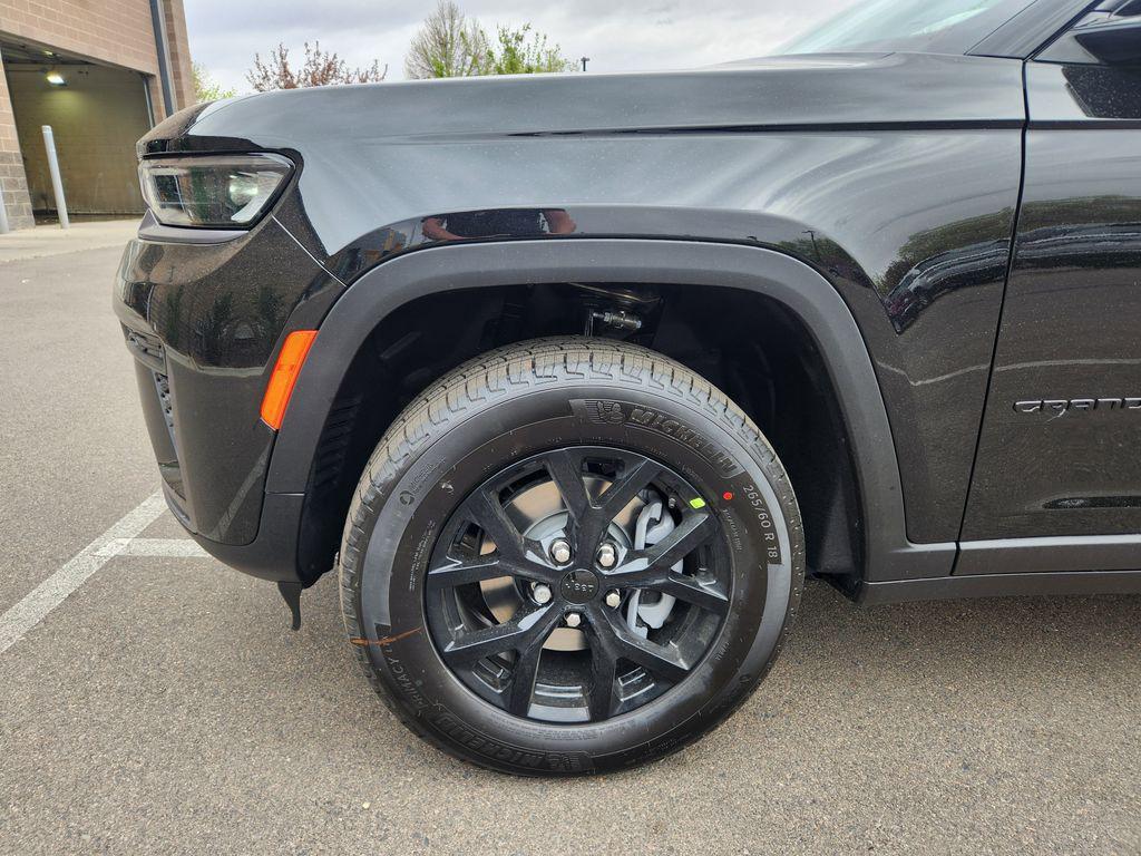 new 2026 Jeep Grand Cherokee car, priced at $43,244