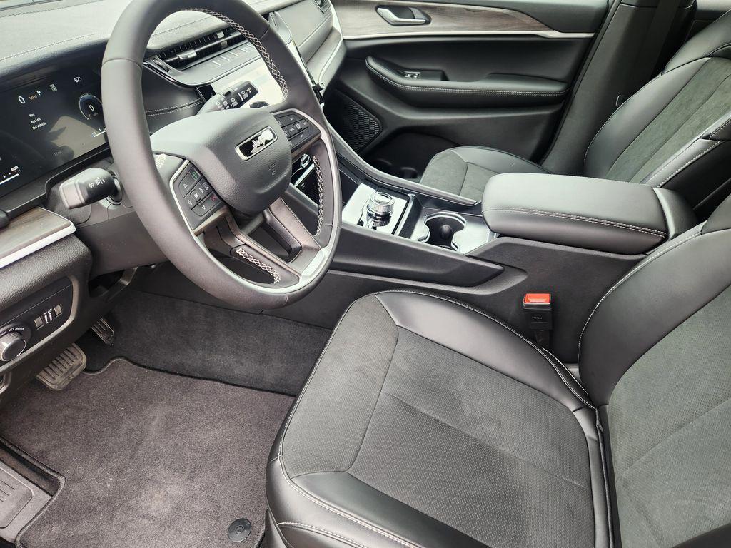 new 2026 Jeep Grand Cherokee car, priced at $43,244