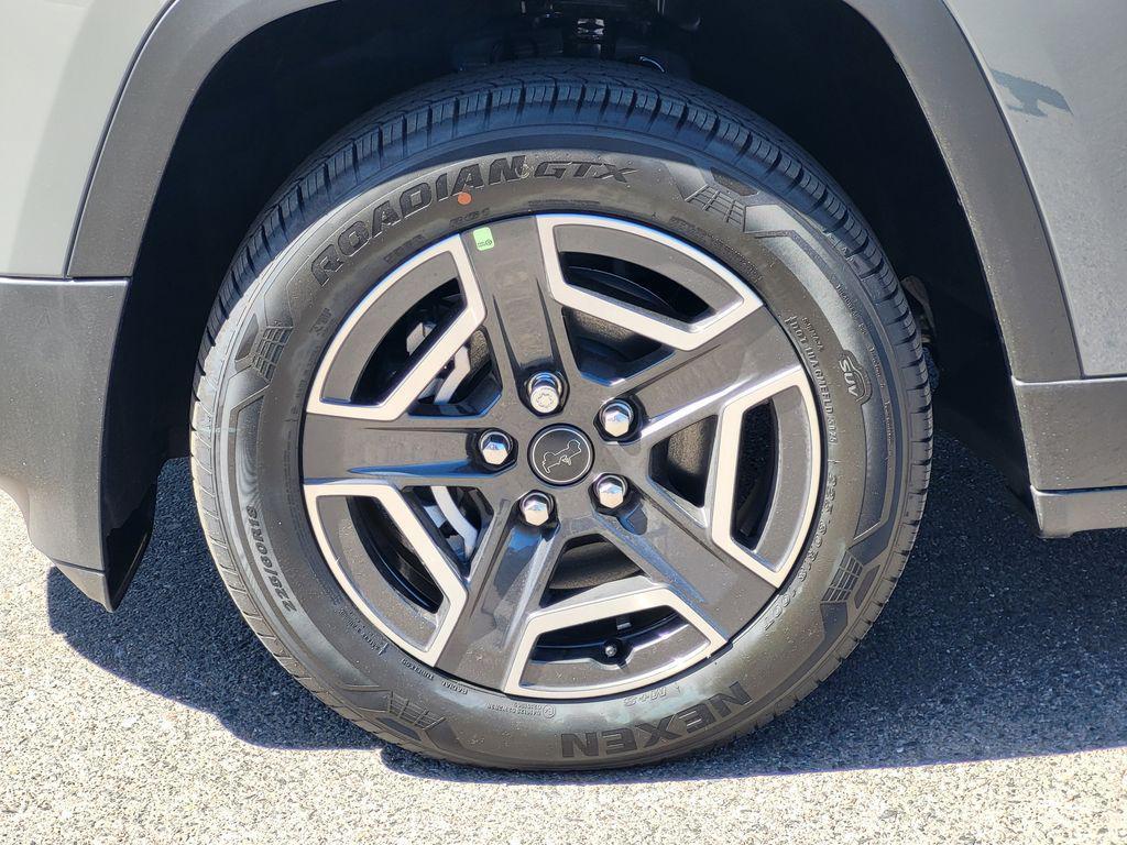 new 2026 Jeep Cherokee car, priced at $42,379