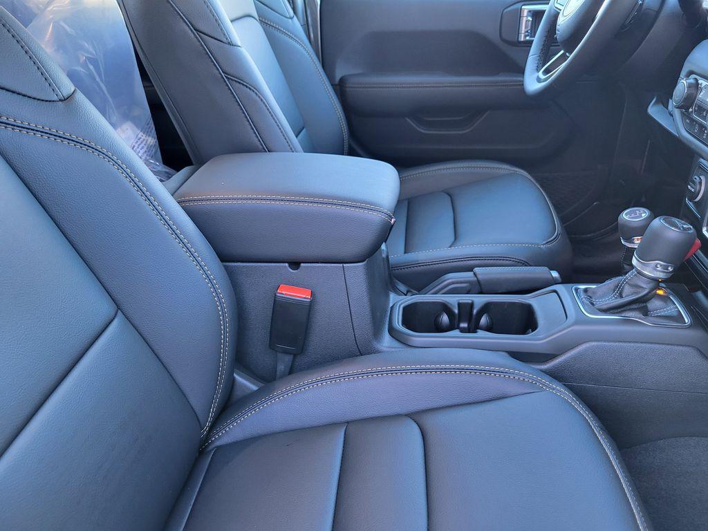 new 2026 Jeep Gladiator car, priced at $47,885