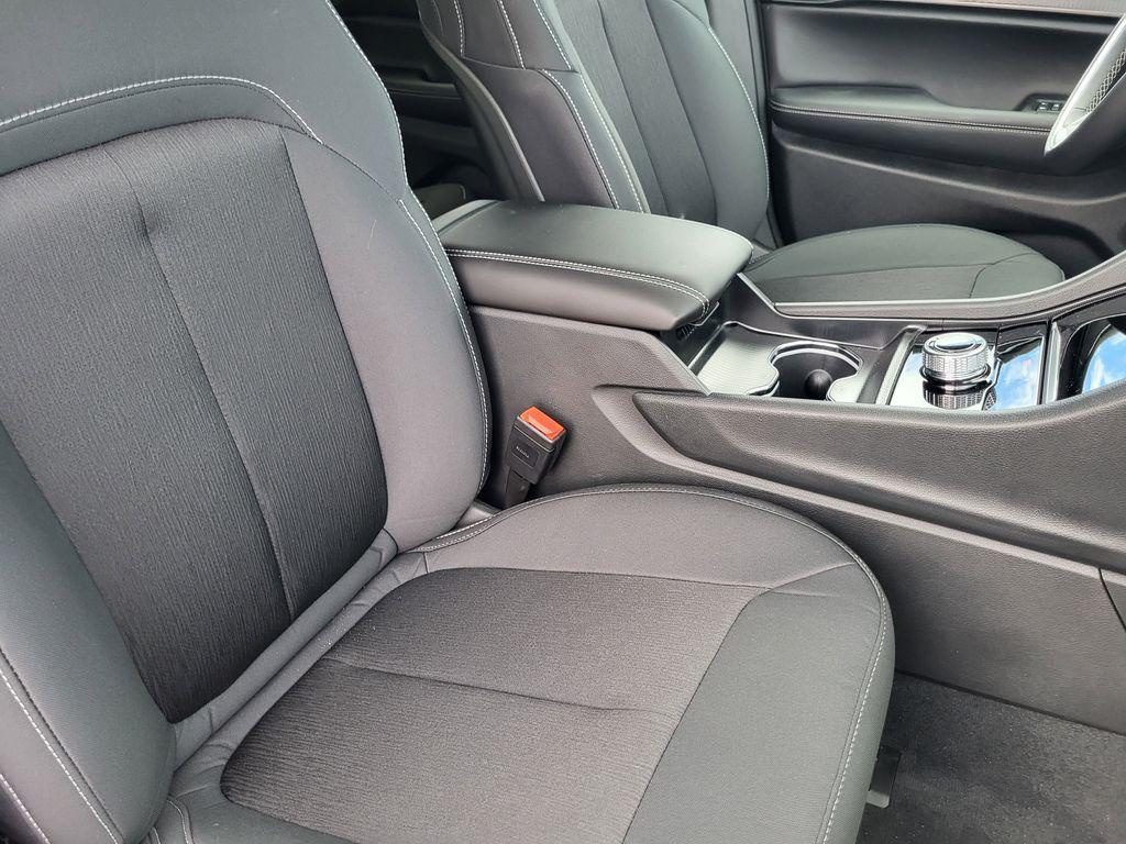 new 2026 Jeep Grand Cherokee car, priced at $38,204