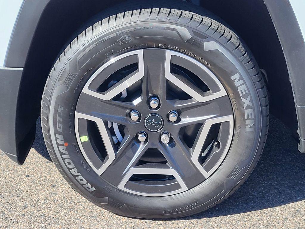 new 2026 Jeep Cherokee car, priced at $34,299