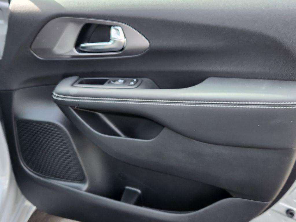 new 2026 Chrysler Pacifica car, priced at $45,426