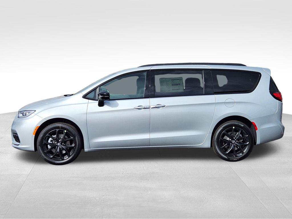 new 2026 Chrysler Pacifica car, priced at $45,426