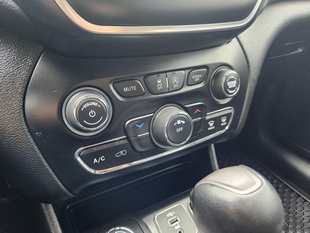 used 2019 Jeep Cherokee car, priced at $14,208