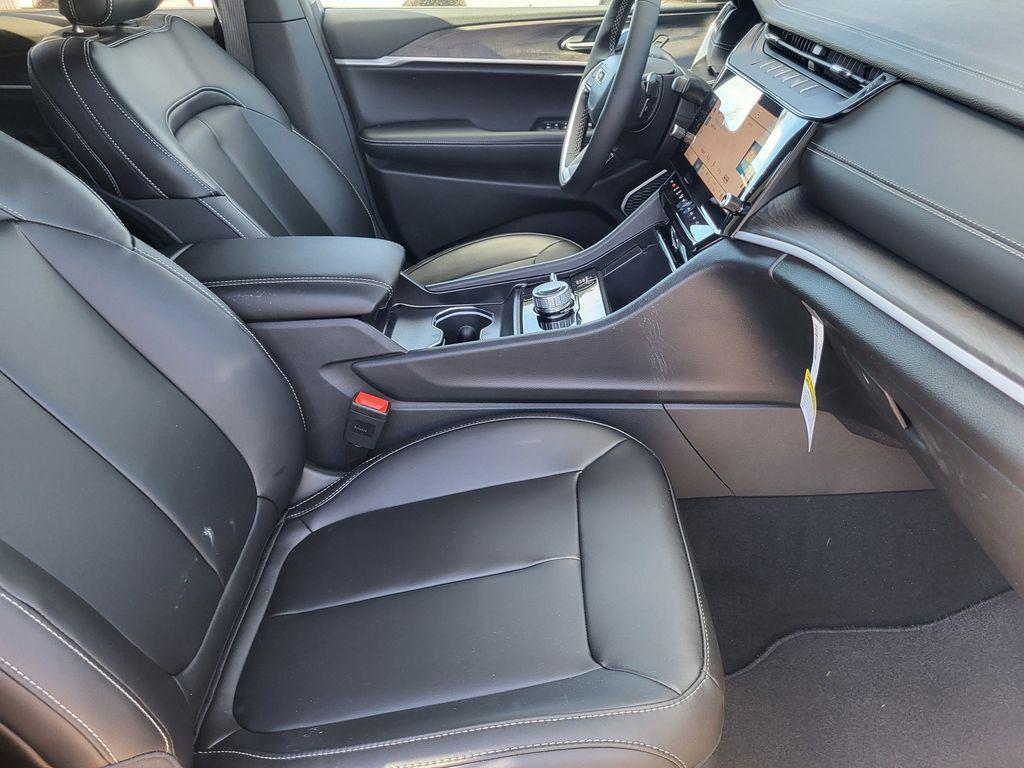 new 2026 Jeep Grand Cherokee car, priced at $43,699