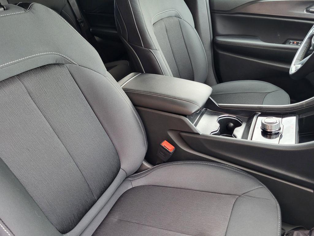 new 2026 Jeep Grand Cherokee car, priced at $44,900