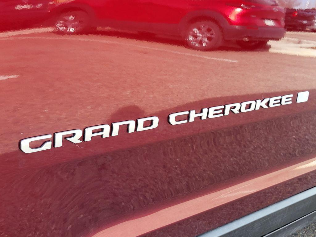 new 2026 Jeep Grand Cherokee car, priced at $44,900