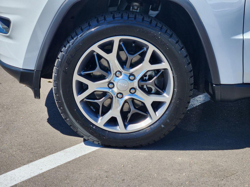 used 2022 Jeep Grand Cherokee car, priced at $30,125